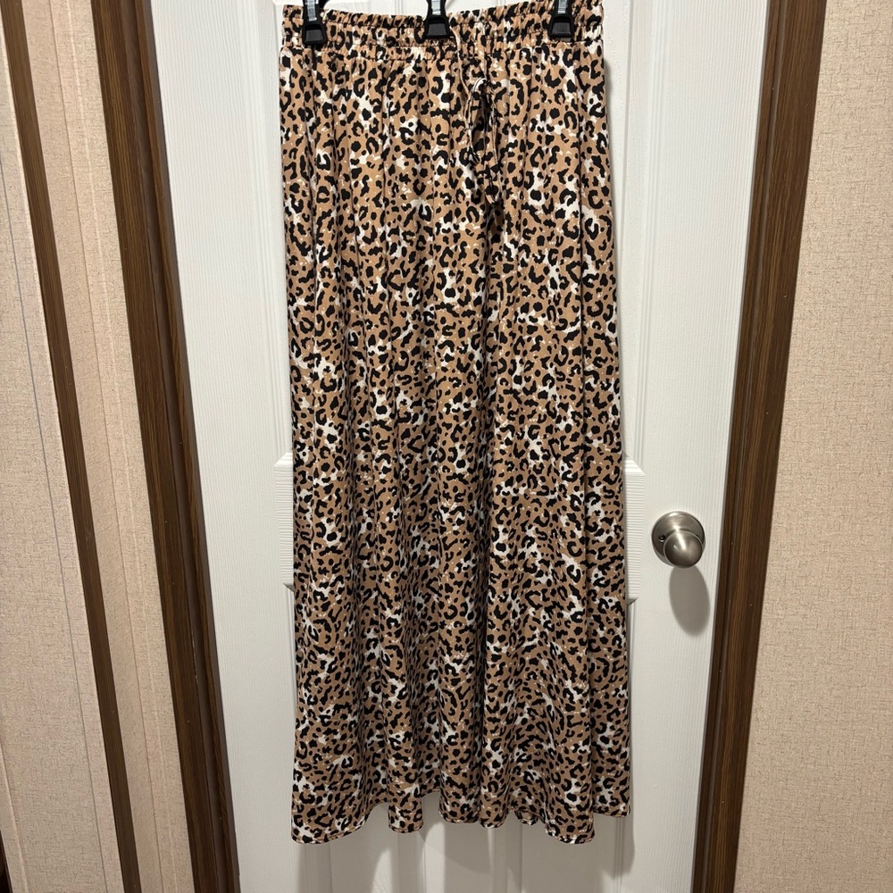 Chic Leopard Print Maxi Skirt